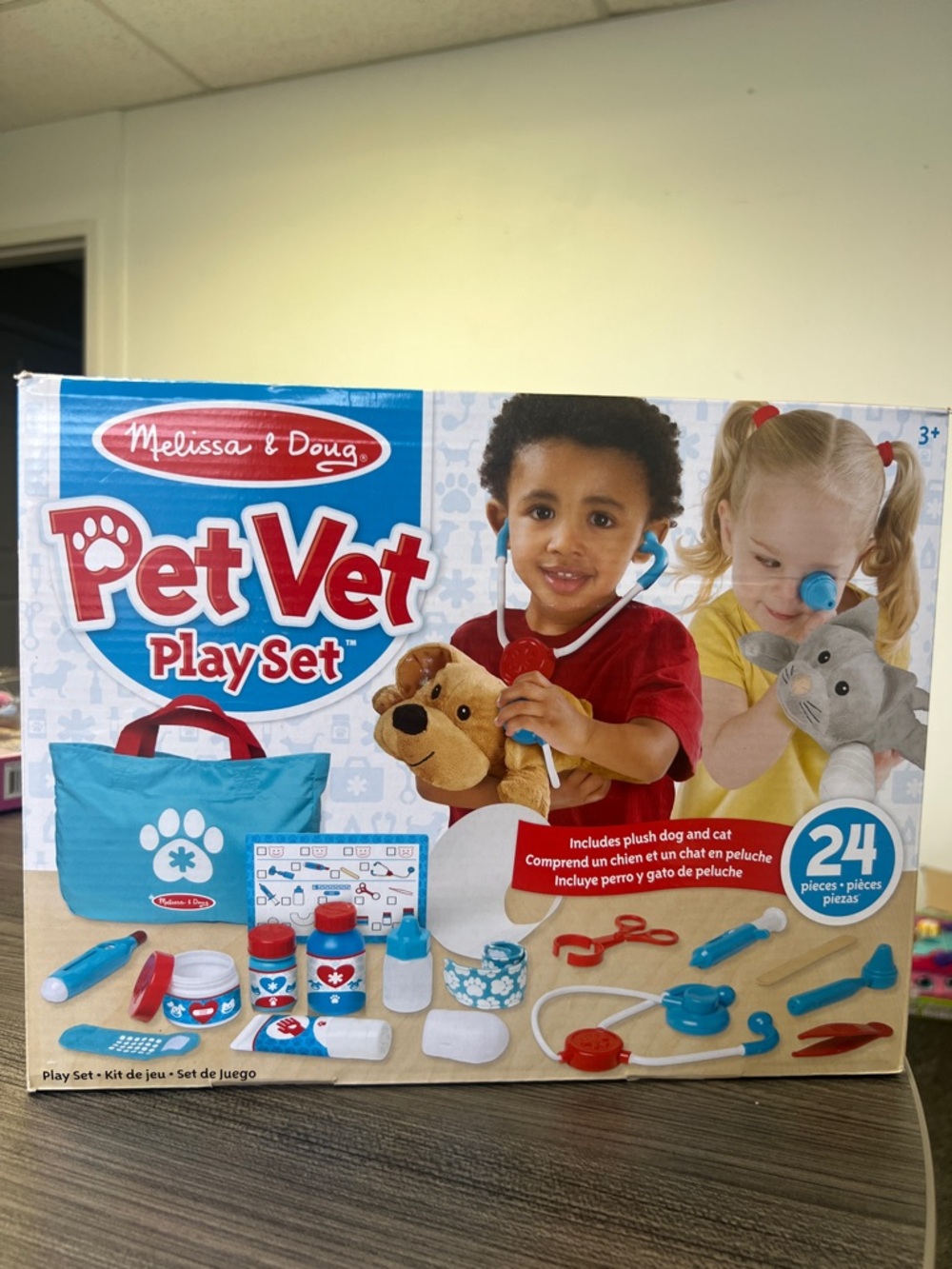 Melissa & Doug Pet Vet Play Set - 24 Pcs - New (Damaged Box)